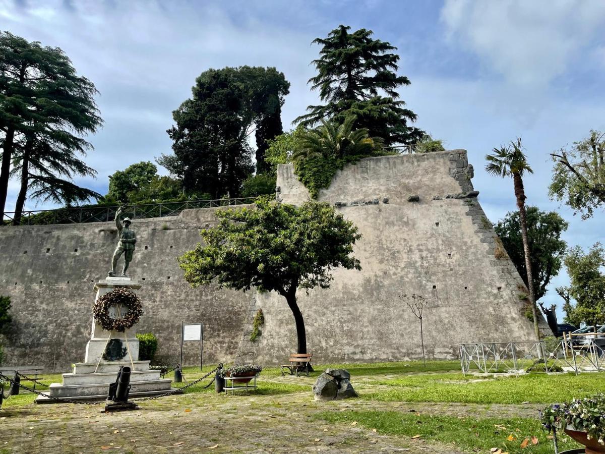 Eleganza In Centro Sul Lago - アングイッラーラ・サバーツィア エクステリア 写真
