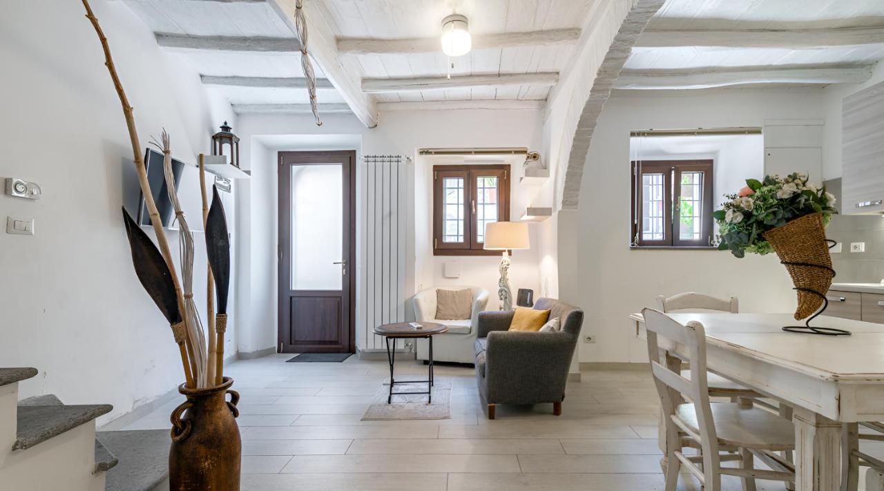 Eleganza In Centro Sul Lago - アングイッラーラ・サバーツィア エクステリア 写真